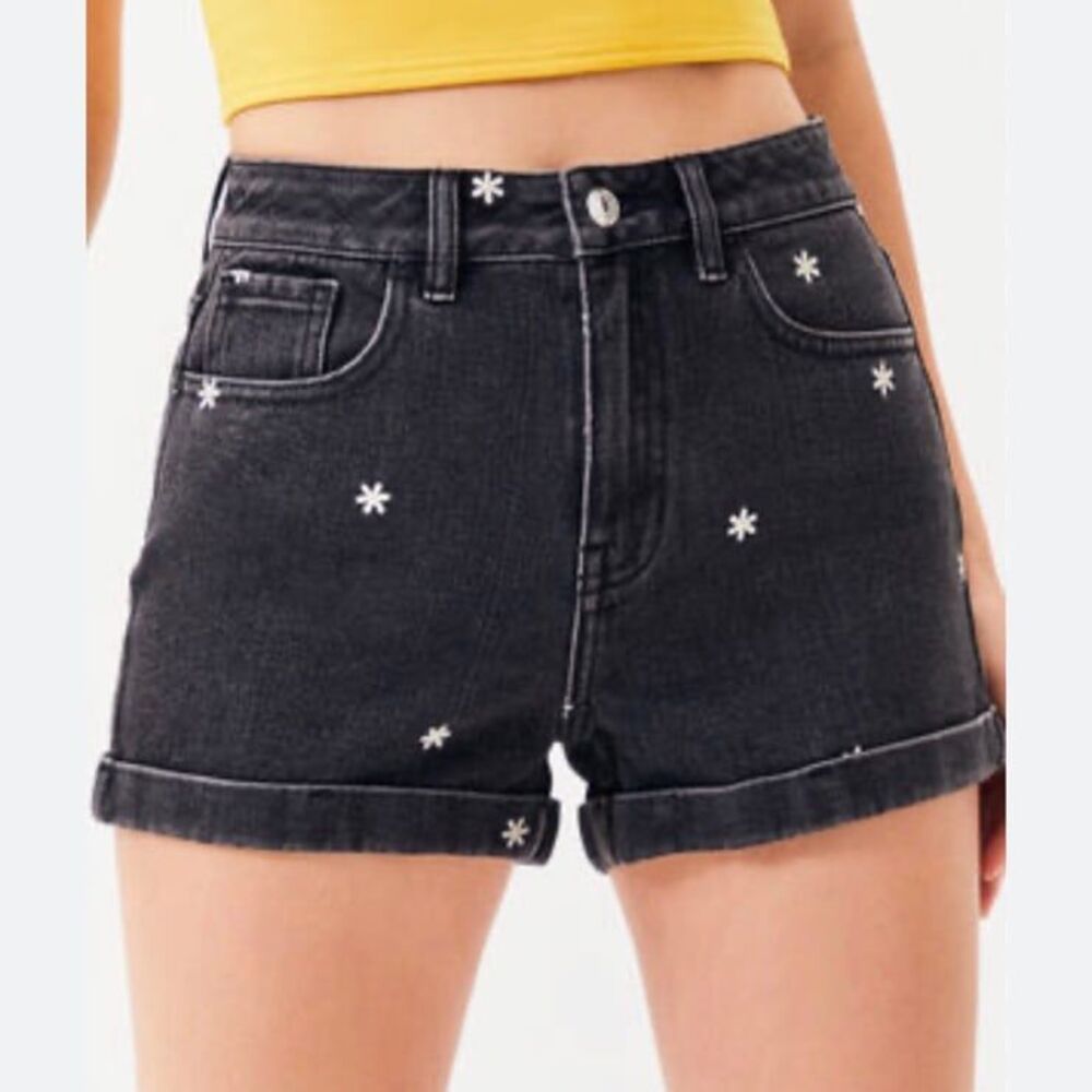 Pacsun Black daisy embroidered denim shorts